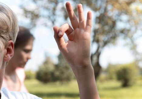 El debate sobre si las imágenes generadas por IA infringen las leyes de protección de menores de edad