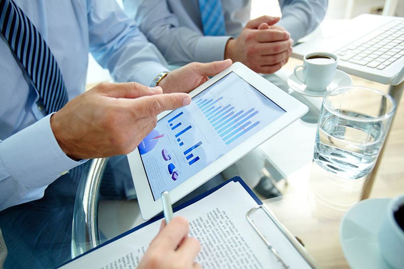 La Inteligencia Artificial y el Futuro del Crecimiento Económico: Una Revolución Imparable